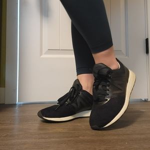 New Balance tennis shoes black. Gently used.